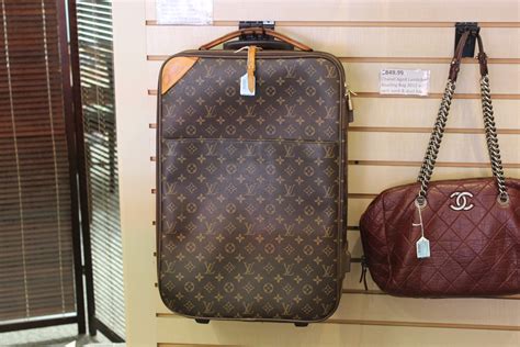 louis vuitton canvas luggage